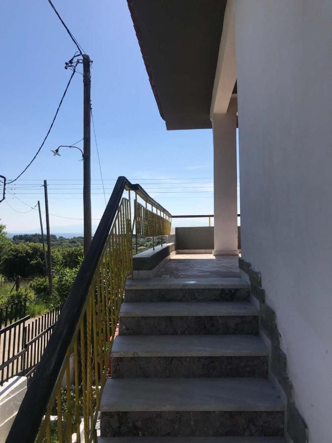 Great First Floor Appartment With View Nea Kallikrateia Экстерьер фото